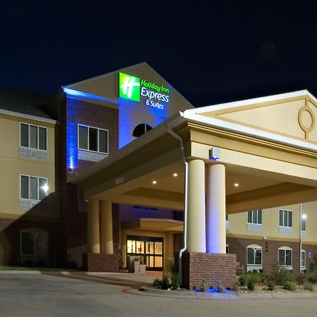 Holiday Inn Express Childress By Ihg Exterior photo