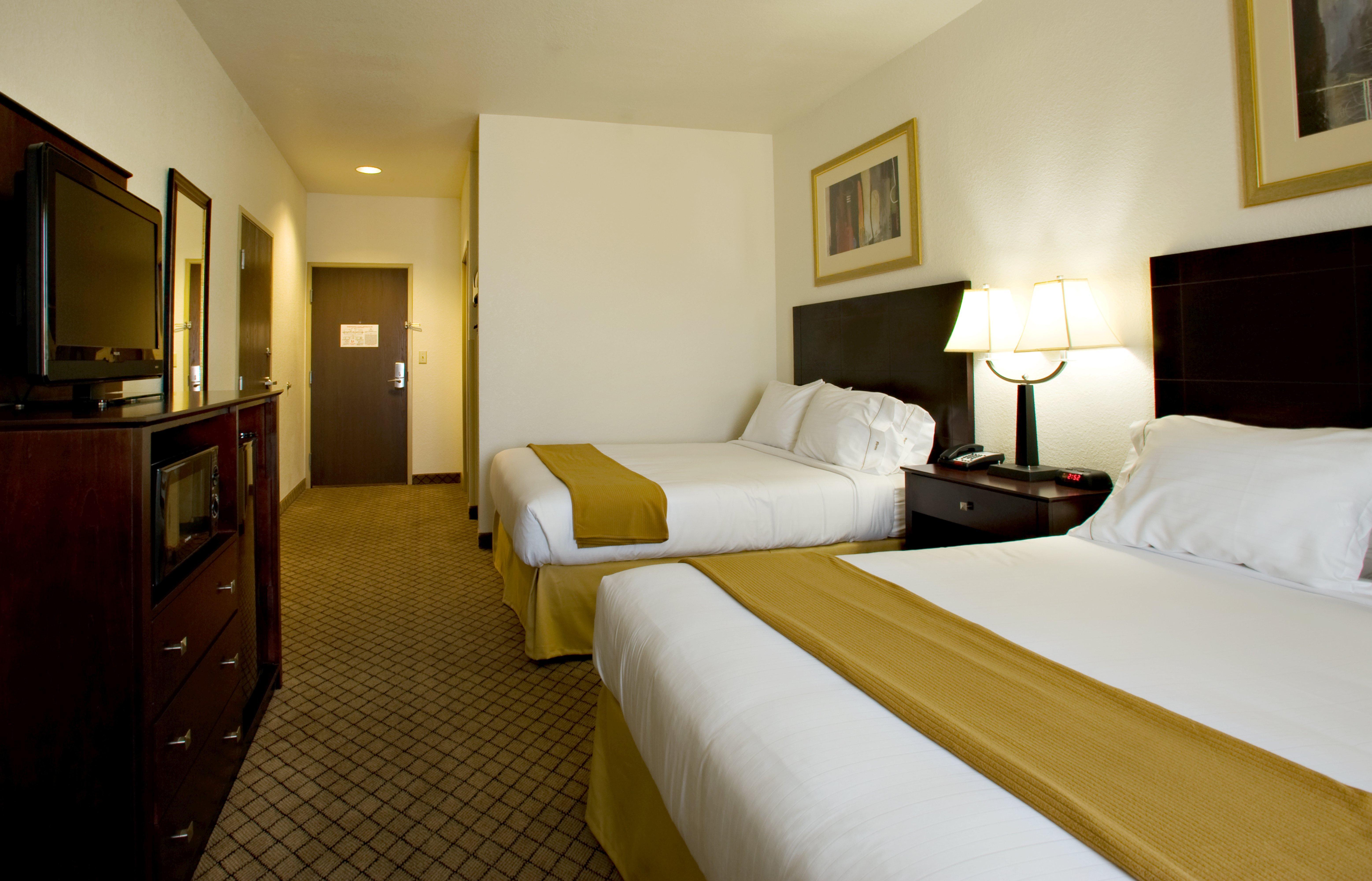 Holiday Inn Express Childress By Ihg Exterior photo