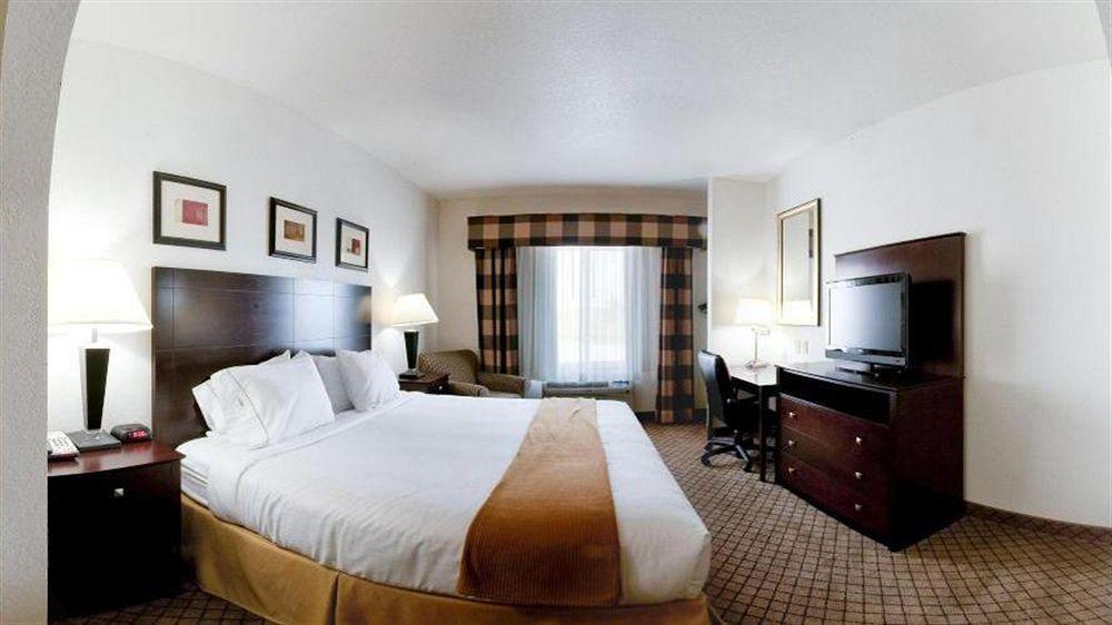 Holiday Inn Express Childress By Ihg Exterior photo
