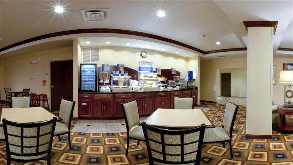 Holiday Inn Express Childress By Ihg Exterior photo