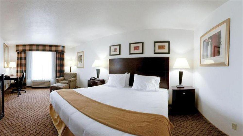 Holiday Inn Express Childress By Ihg Exterior photo